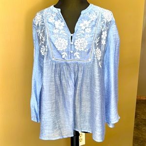 Lightweight cotton top with lace accents